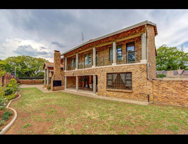 4 BEDROOM FREEHOLD FOR SALE IN RYNFIELD